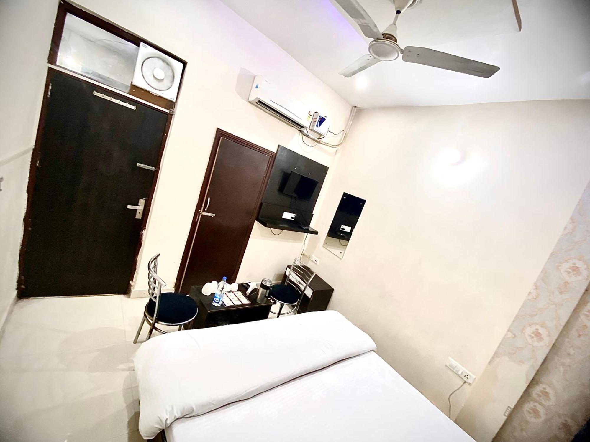 Swaran Hotel Amritsar Exterior foto